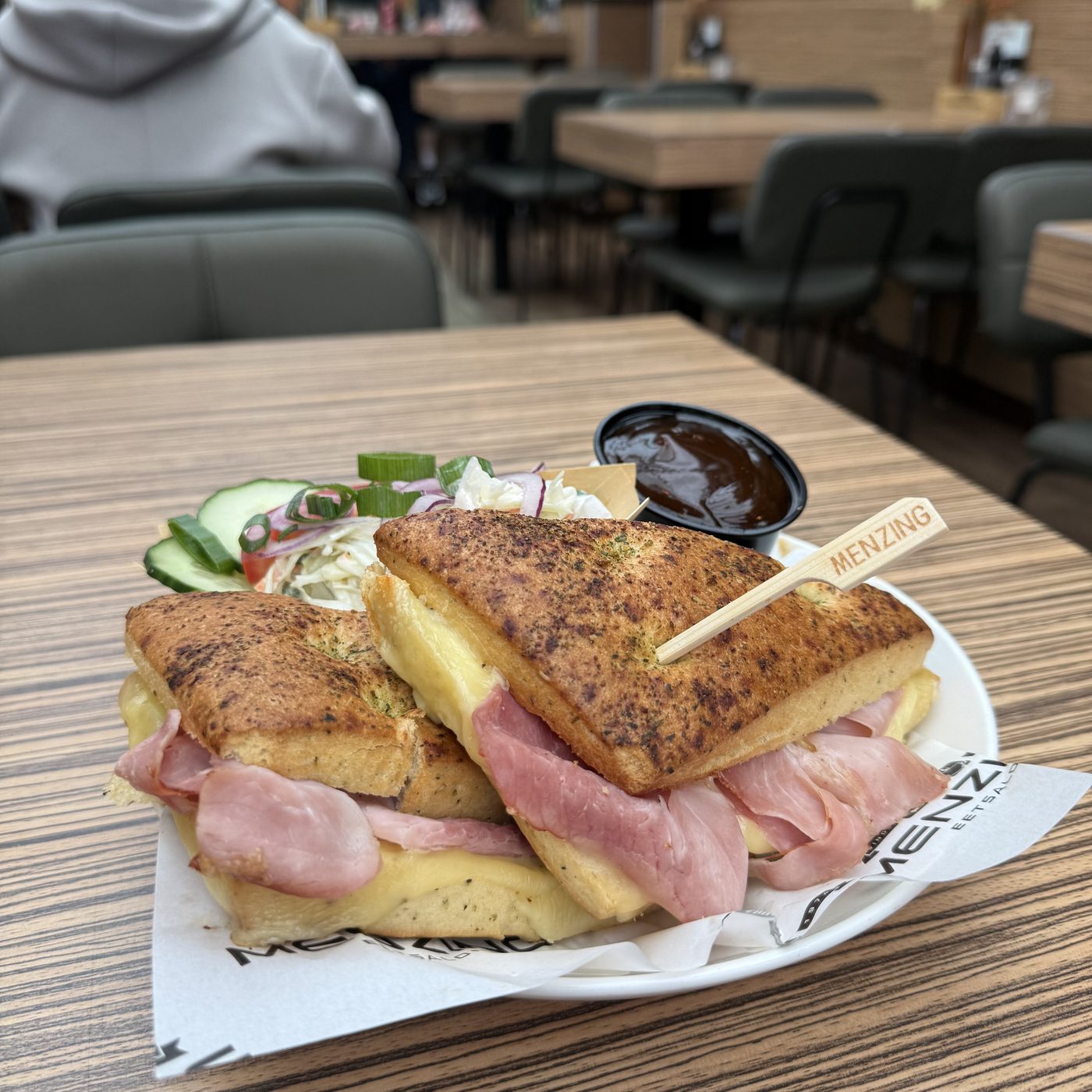 Getoast broodje met ham en kaas